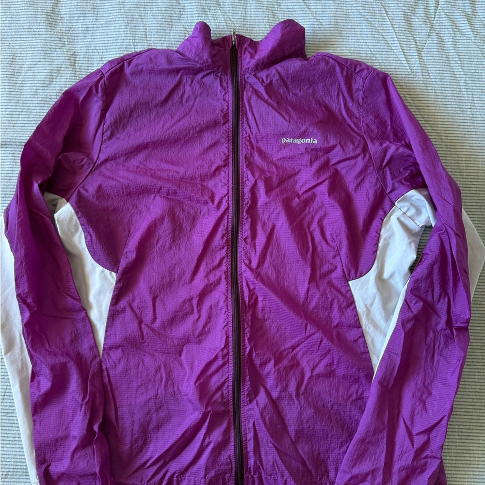 Patagonia wind Vibrant Purple Jacket with White Details